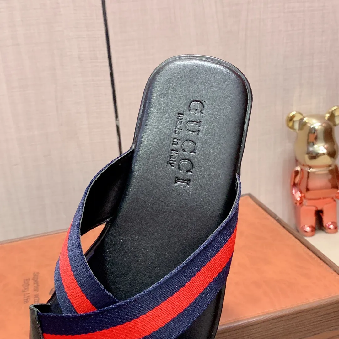 Slippers: New model: Factory price: 220💰💰🎩🎩🔥🔥《 Gucci* 》Series of slippers top purchasing agent🔍🔍Sold simultaneously for men, original Italian imported webbing made of selected cowhide, exquisite workmanship,), sole: (super comfortable) original factory special sole, ⚠️exclusive double-layer movable molded sole super comfortable⚠️, real shot🎬the real thing is more beautiful🔍🔍266 regular code 38-45